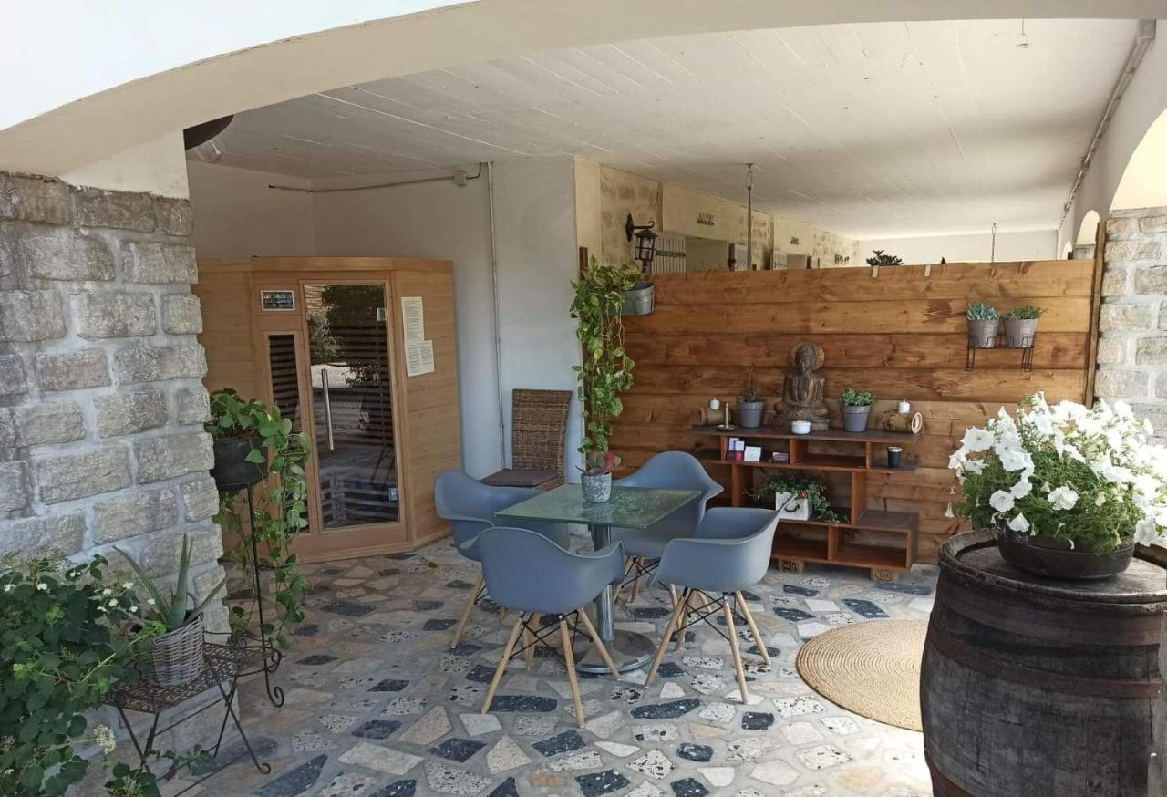 Terre De Bacchus Bed & Breakfast Vacqueyras Bagian luar foto