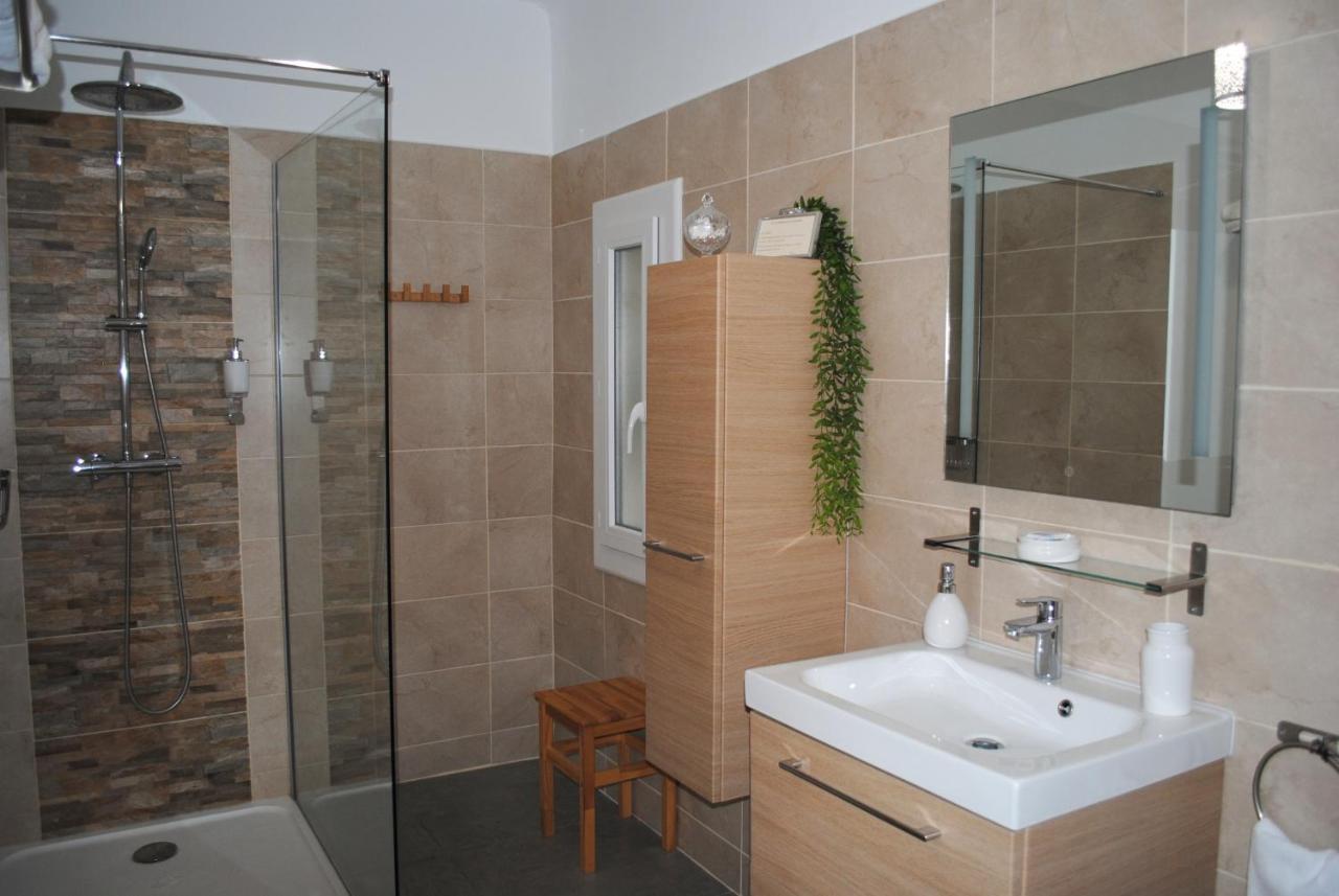Terre De Bacchus Bed & Breakfast Vacqueyras Bagian luar foto